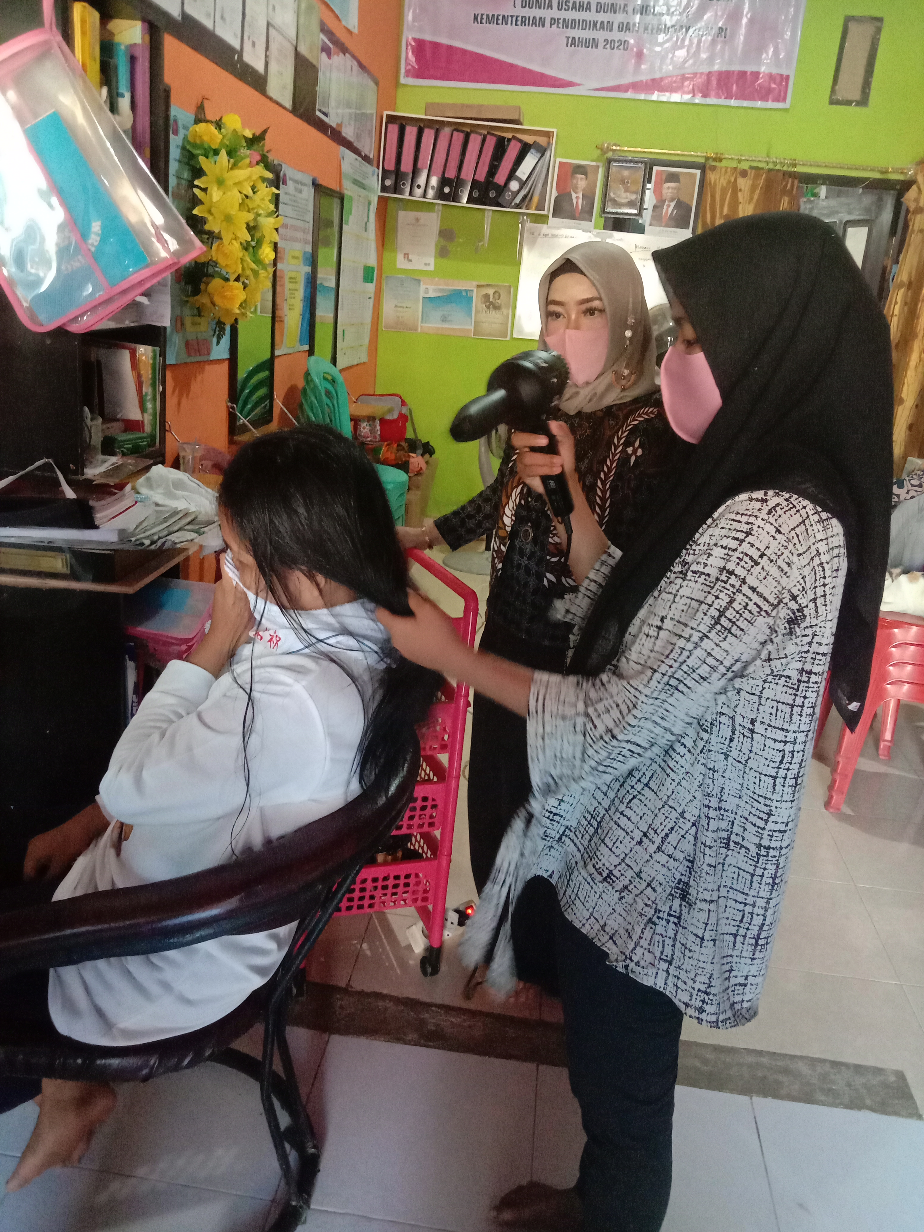 TATA KECANTIKAN RAMBUT